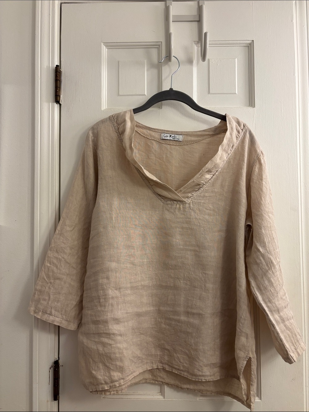 Gigi Moda Italy Light Beige Linen V-Neck  Blouse